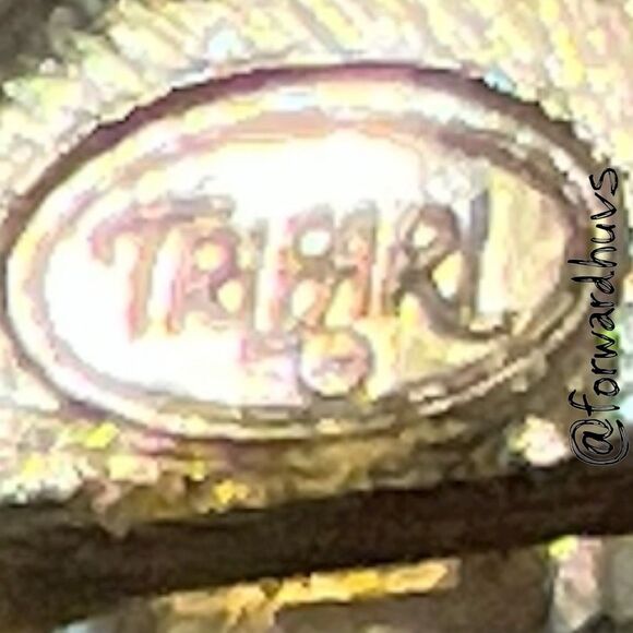 Vintage Trifari Gold-Tone Clip-On Earrings – Violet Cabochon - Picture 4 of 7